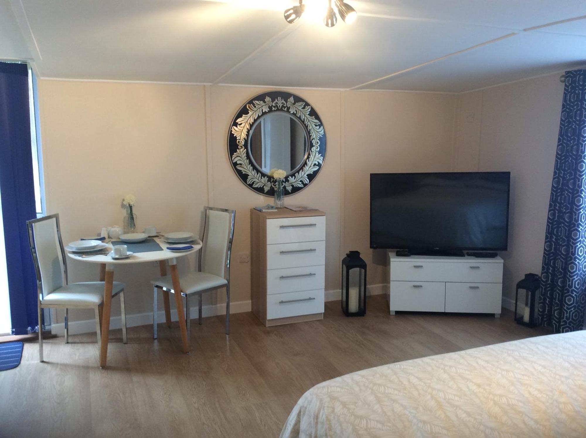 Old Ningwood Station Bed & Breakfast, Ningwood, Isle Of Wight Po41 0Tg Brook  Екстер'єр фото