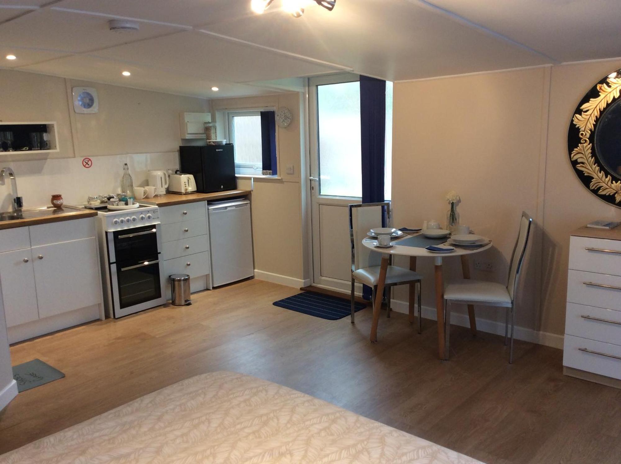 Old Ningwood Station Bed & Breakfast, Ningwood, Isle Of Wight Po41 0Tg Brook  Екстер'єр фото