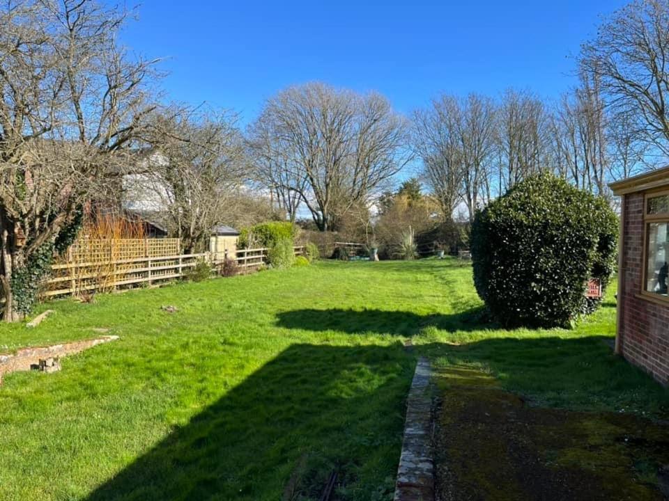 Old Ningwood Station Bed & Breakfast, Ningwood, Isle Of Wight Po41 0Tg Brook  Екстер'єр фото